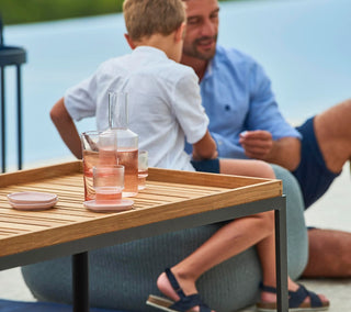 Level outdoor rectangular coffee table