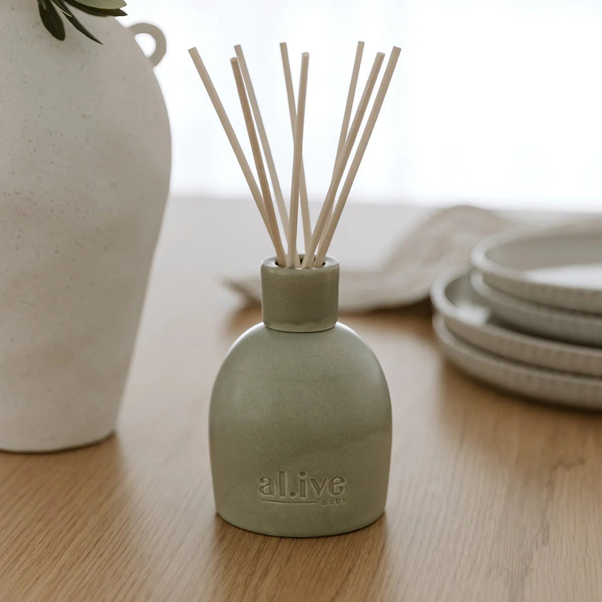 blackcurrant & caribbean wood diffuser